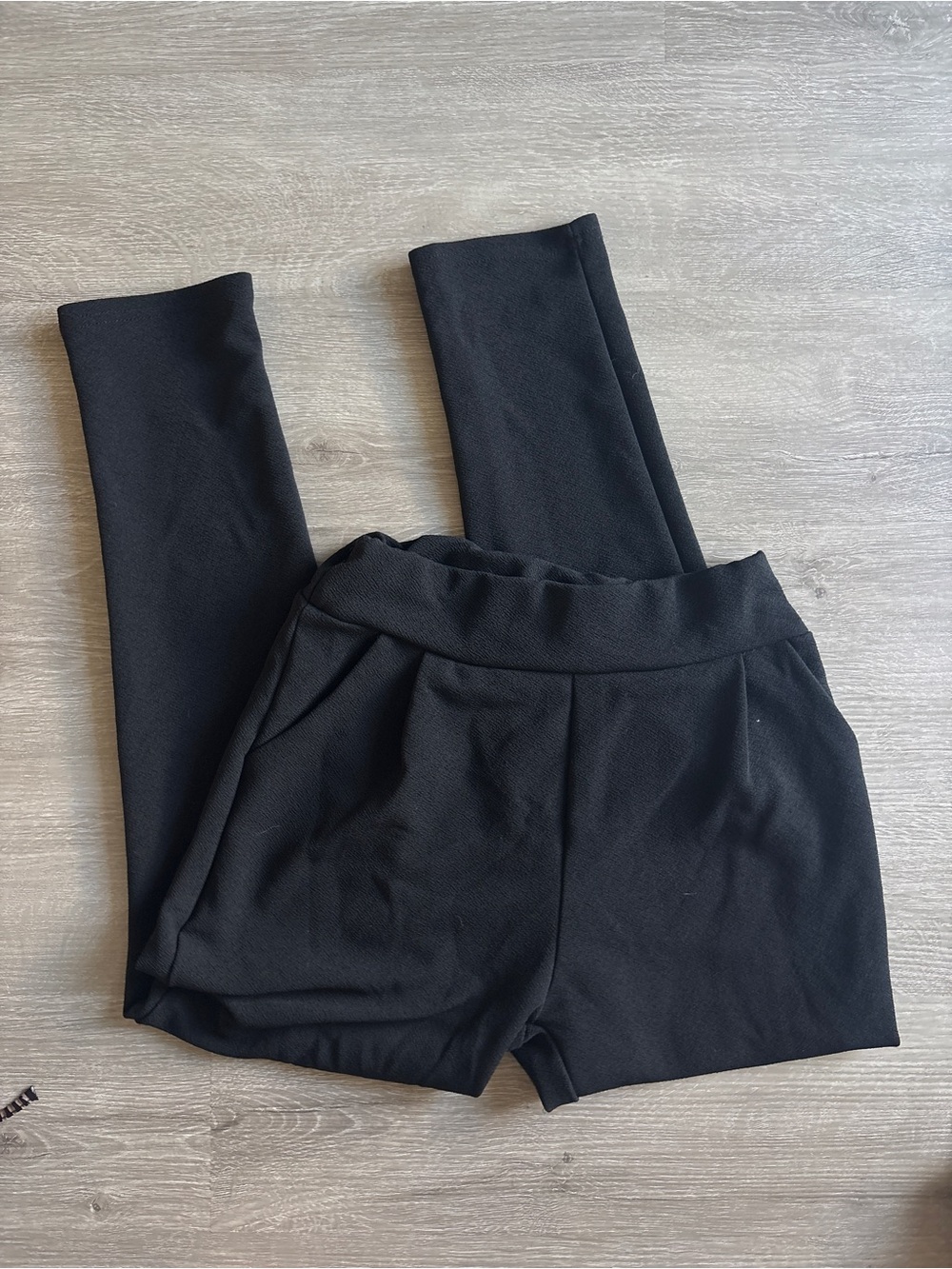 Black Linen Pull-On Shorts with Elastic Waistband